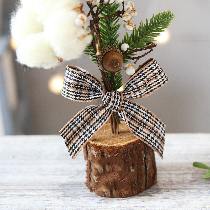 Wrought Iron Mini Christmas Tree – Festive Table Ornament
