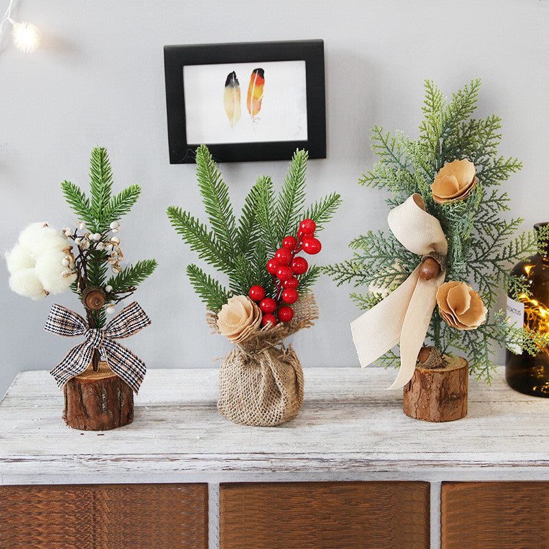 Wrought Iron Mini Christmas Tree – Festive Table Ornament