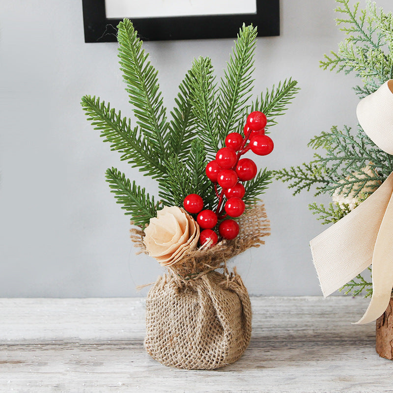Wrought Iron Mini Christmas Tree – Festive Table Ornament